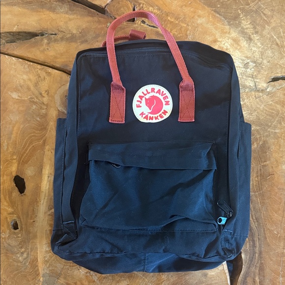 Fjallraven Kånken Black with Ox Red Handles Backpack - Picture 2 of 4